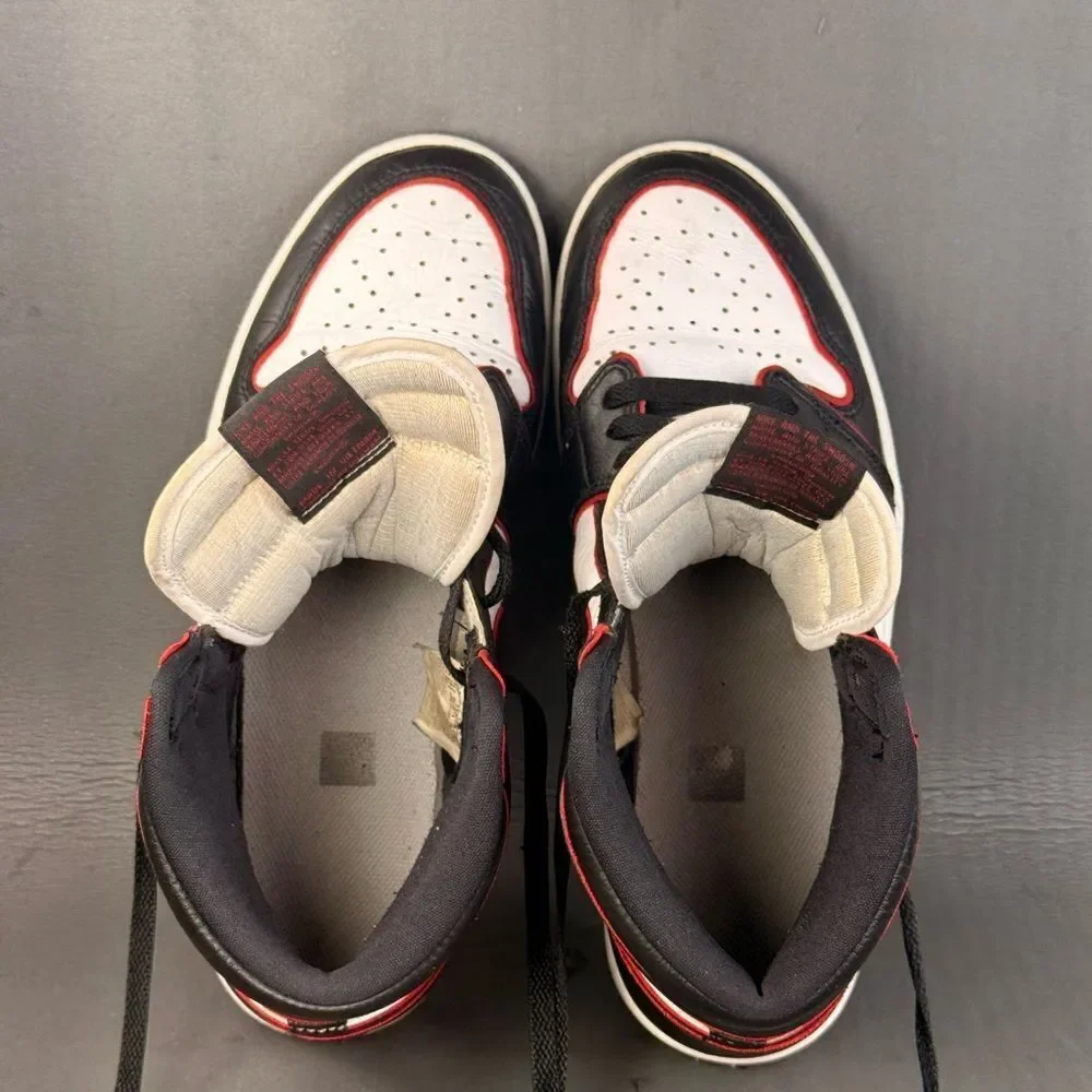 New Air Jordan 1 Retro High OG Bloodline athletic sneaker shoes men’s size 10.5